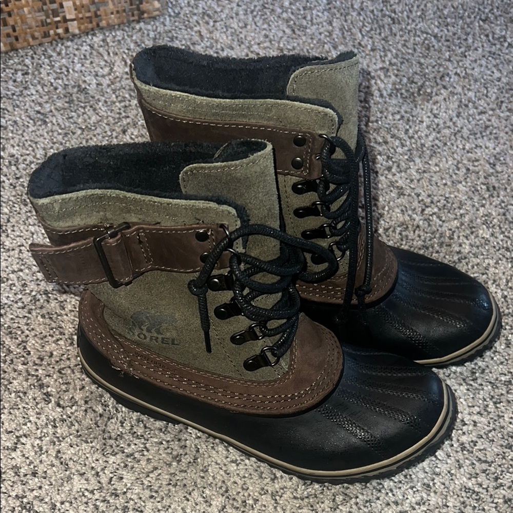 Sorel waterproof snow boots, in earthy green colors